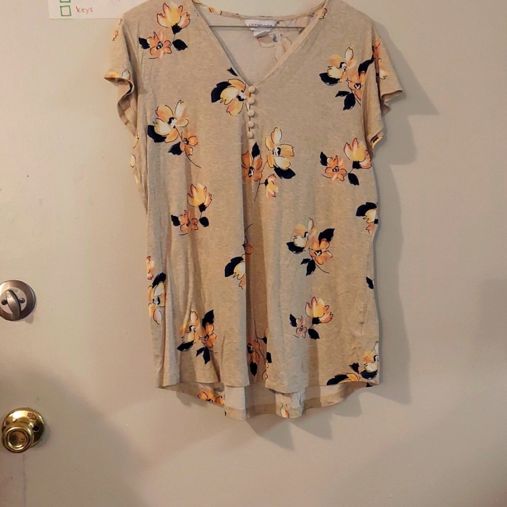 Liz Claiborne EUC short sleeves with V-neck floral print top with button details